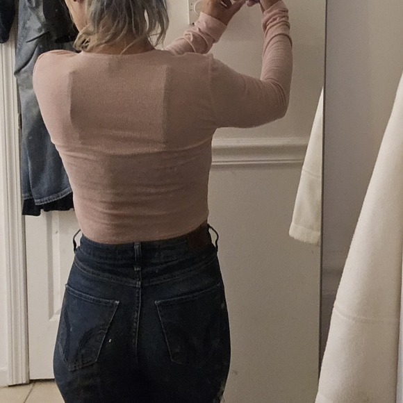 Rose Slinky Twist Front Long Sleeve Crop Top - Picture 3 of 9